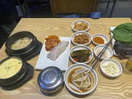 Gijang Son Kalguksu