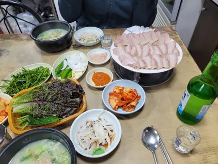 Sonamu Dwaeji Gukbap