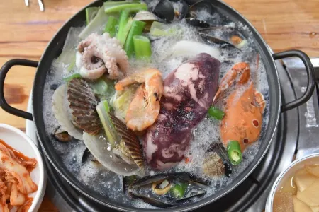 해물왕창칼국수