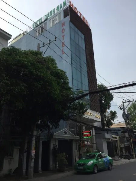 ibis Saigon Airport Hotel