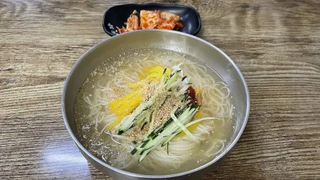 Hongtae-ne Son Kalguksu