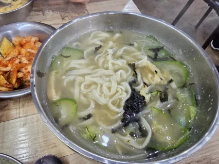 Suwon Kalguksu