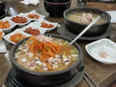 Hyeondaeok Ajeong Branch