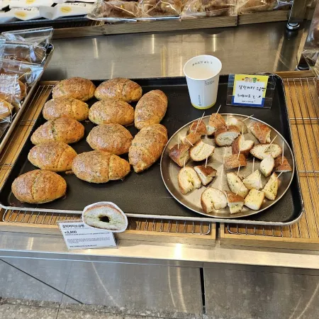 Paik's Coffee Bakery Busan Minam Station Branch