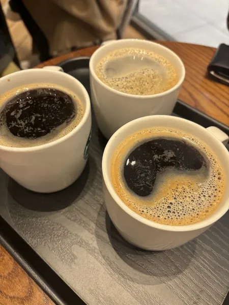 Starbucks Sinyongsan Station