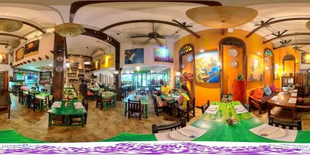 Madam Saranair Thai Food restaurant