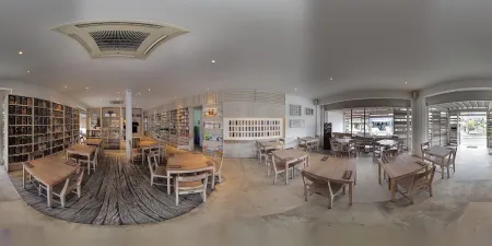 The Junction House - Cafe & Restaurant Seminyak