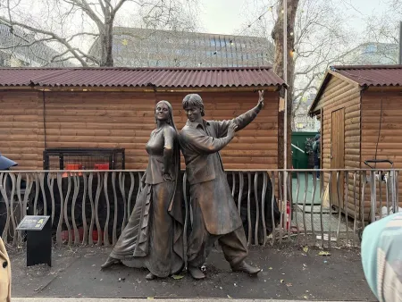Dilwale Dulhaniya Le Jayenge (DDLJ) 30th Anniversary Statue