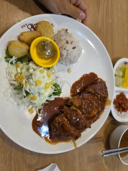 Kim Minseong I'm Neopttigi Donkatsu Samdeok Branch