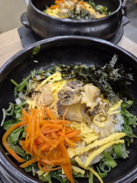 Shinyeongung Cheonggukjang Haemul Ttukbaegi