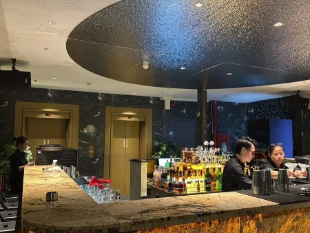 H’UP SKYBAR