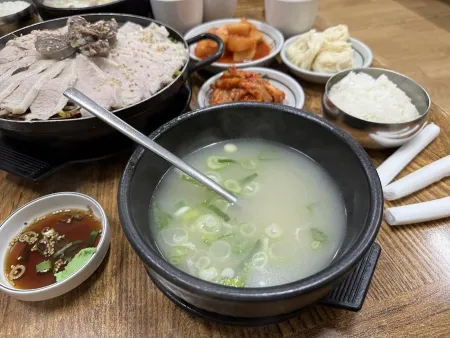Hwamokjeong Ttaro Gukbap