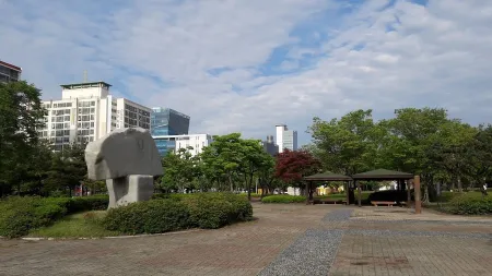 3.8 Uigeo Dunjimi Park