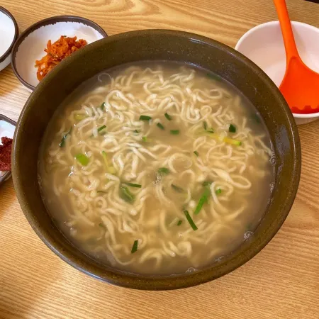 Matjoeun Son Kalguksu