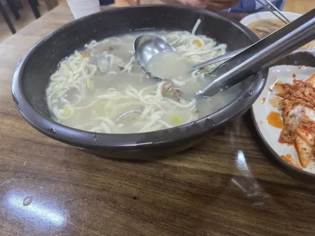Chunjangdae Clam Oyster Kalguksu