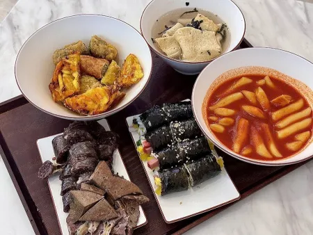 "Hyunsunine" - Korean street food chain restaurant