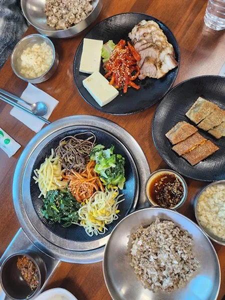 언덕마루 가평잣두부집
