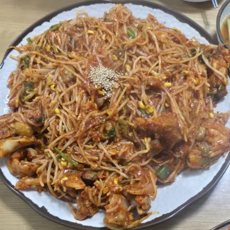 Jinyeong Kalguksu & Haemul Jjim