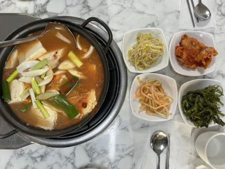 Uri Kongbat Hand Tofu