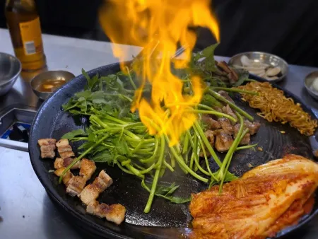 Dongducheon Sotttukkeong Samgyeopsal Gwangju Pungam Branch