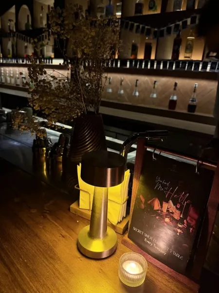 Vấn Cocktail Bar