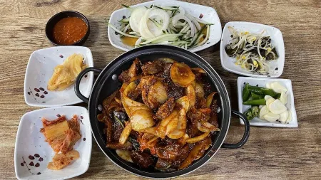 Seodaesijang Jokbal