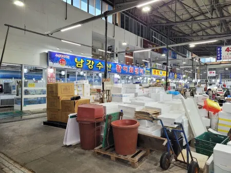 Ojeongdong Nongsusanmul Market