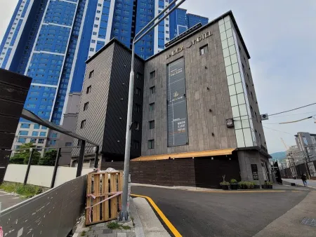 Almond Hotel Gupo Station, Busan