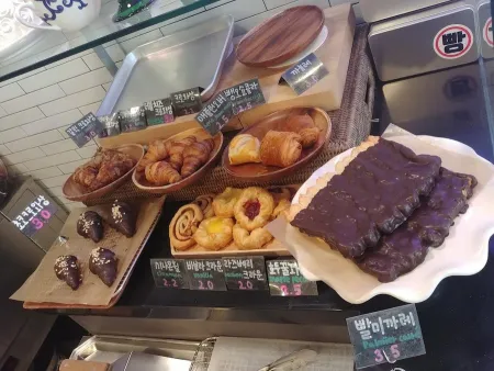 Hong Shin-ae Bakery