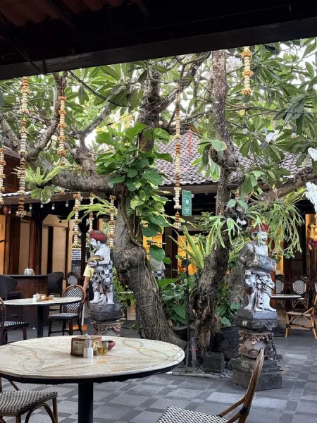 Made's Warung Seminyak