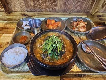 Meoseumchon Haejangguk