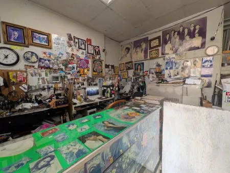 Tom's One Hour Photo Studio & Lab