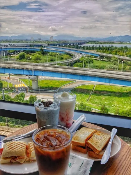 Starbucks Hwamyeong Gangbyeon DT