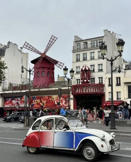Vue sur le Moulin Rouge
