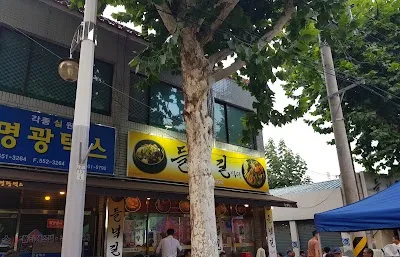 Dalseong Park Dawn Market