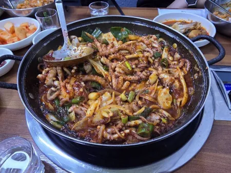 Hyeongje Wonjo Dak Altang