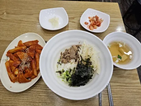 Myeongdong Grandma Noodles Samseong Station