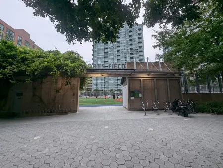 Gantry Plaza State Park - Sports field