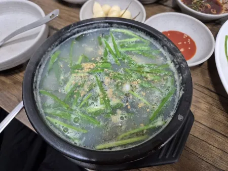 Watta Kongnamul Haejangguksu Gul Gukbap Main Branch