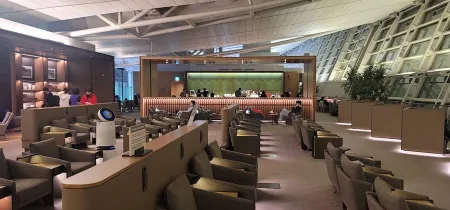 Asiana Business Lounge West