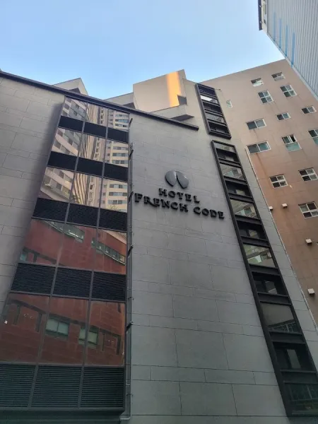 French Code Hotel