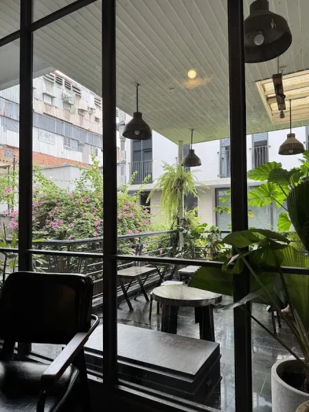 Là Việt Coffee Saigon (Hai Bà Trưng)