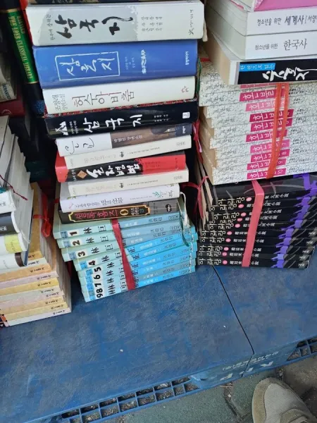 Cheonggyecheon Secondhand Books Alley