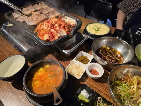 Ijjeuk Kimchi Samgyeopsal