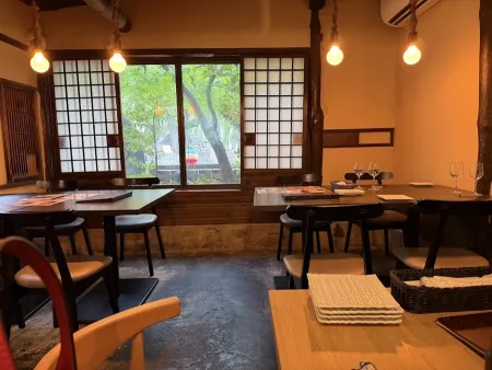 LaVASARA CAFE & GRILL