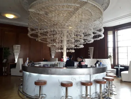 Le Champagne Bar
