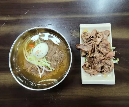 Bulgogi Naengmyeon & Sobeone Gomtang