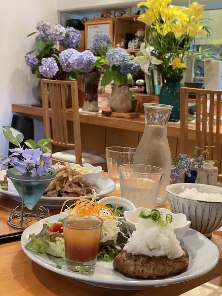 Cafe Bee-be
