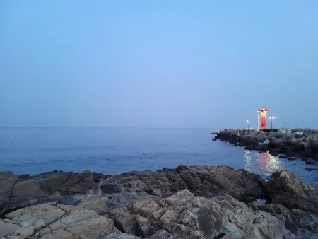 Gongsu Port Breakwater Lighthouse
