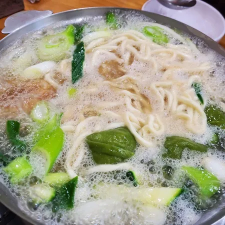 Baekcheongu Kalguksu Gwonseon Branch